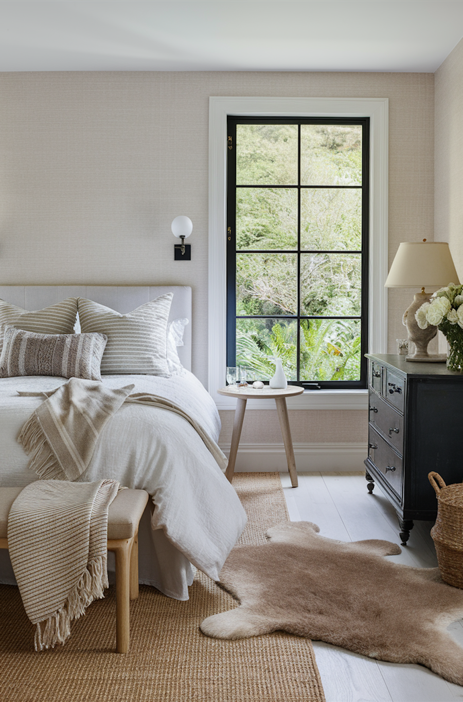 a coastal bedroom with contrasting shades and a minimalist decor