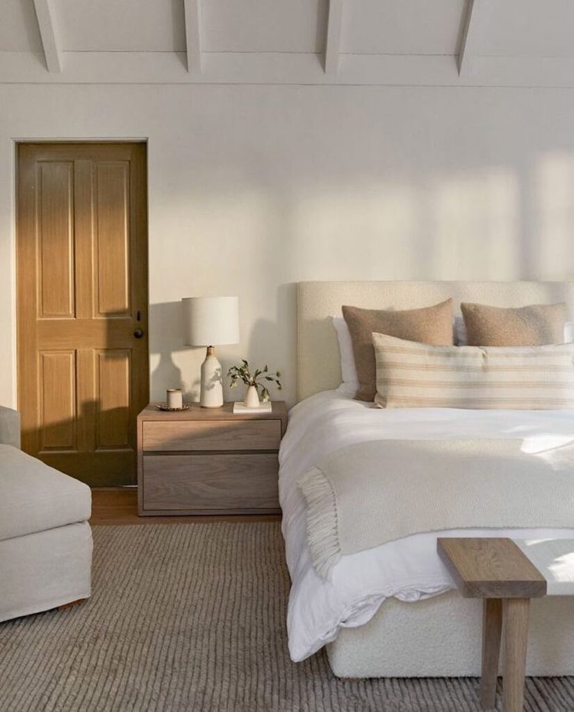 15+ Minimalist Bedroom Spaces That Are So Serene [2024]