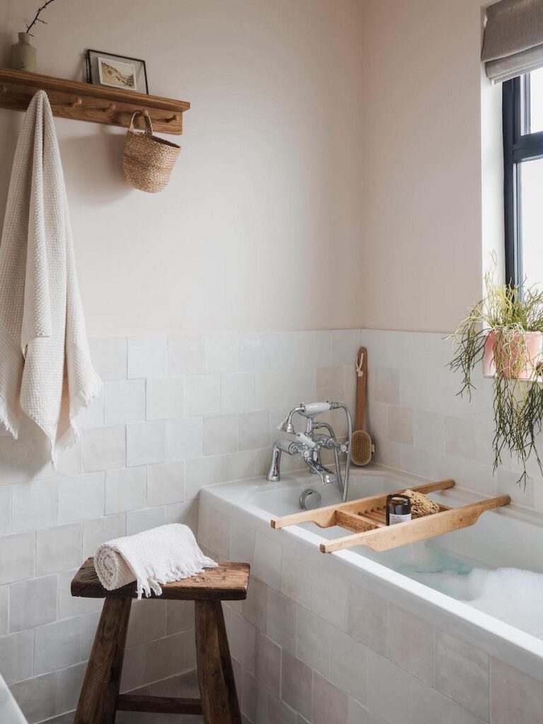 22+ Luxury & Budget-Friendly Bathroom Decor Ideas for 2024