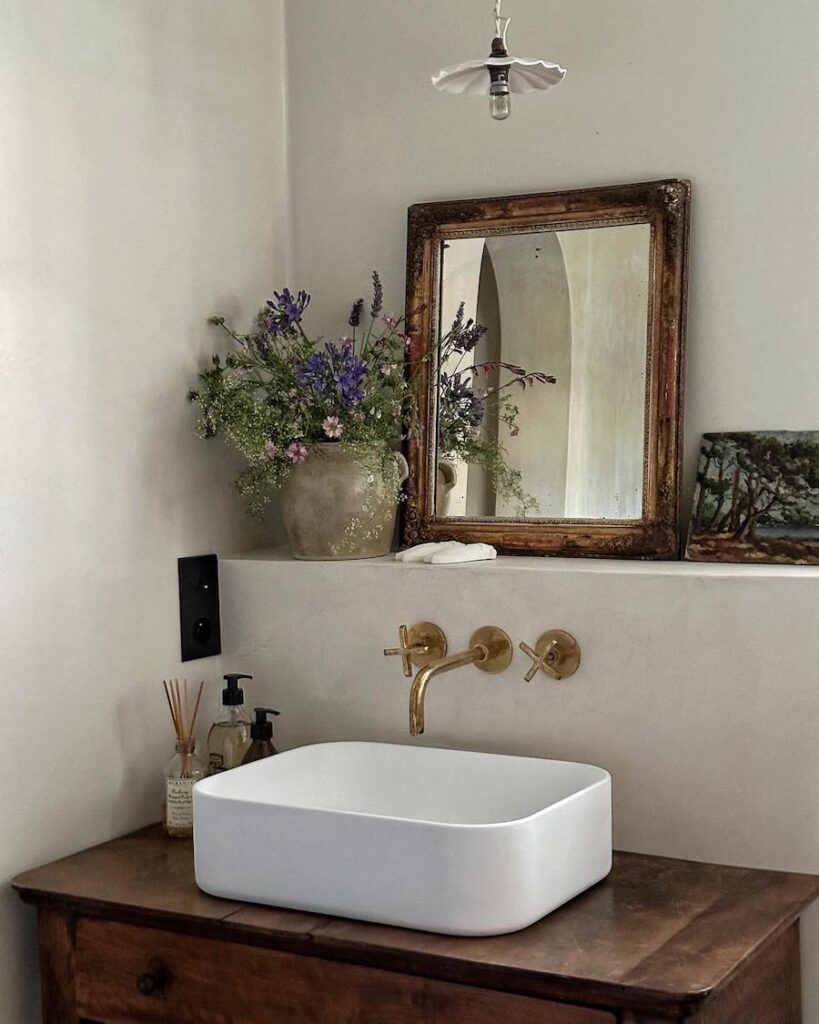 22+ Luxury & Budget-Friendly Bathroom Decor Ideas for 2024