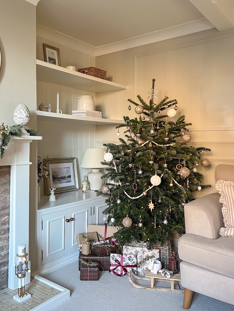 a christmas tree with gold and white decor