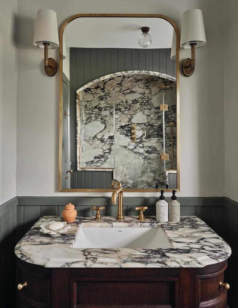 29+ Moody Bathroom Ideas That Are Elegant & Dreamy (2024)