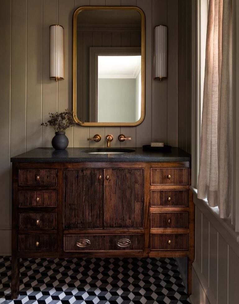 29+ Moody Bathroom Ideas That Are Elegant & Dreamy (2024)