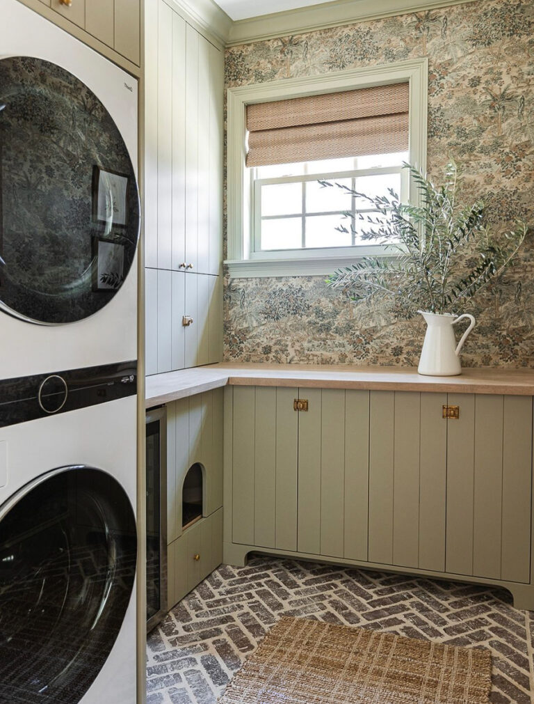 21+ Cottage-Inspired Laundry Rooms With A Vintage Vibe We Love