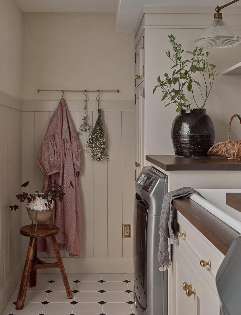 21+ Cottage-Inspired Laundry Rooms With A Vintage Vibe We Love