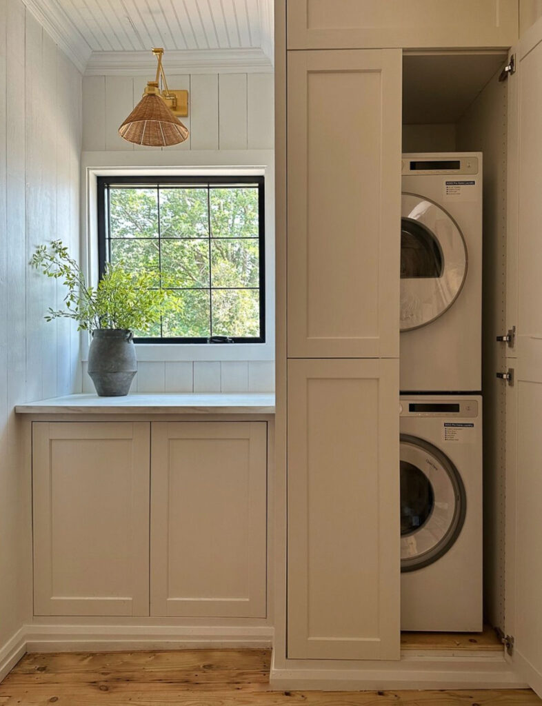 21+ Cottage-Inspired Laundry Rooms With A Vintage Vibe We Love