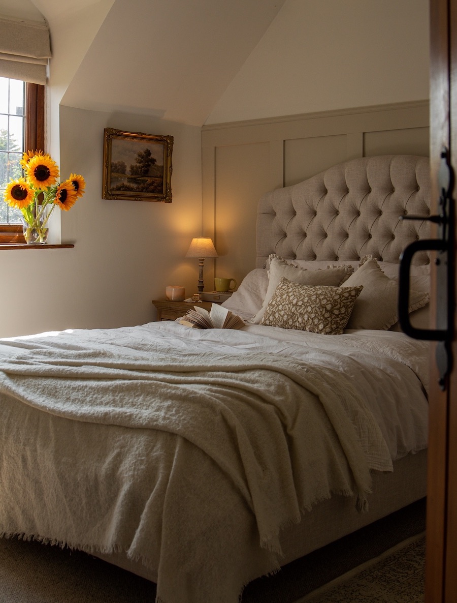 a cottagecore bedroom with soft and warm tones and natural decor