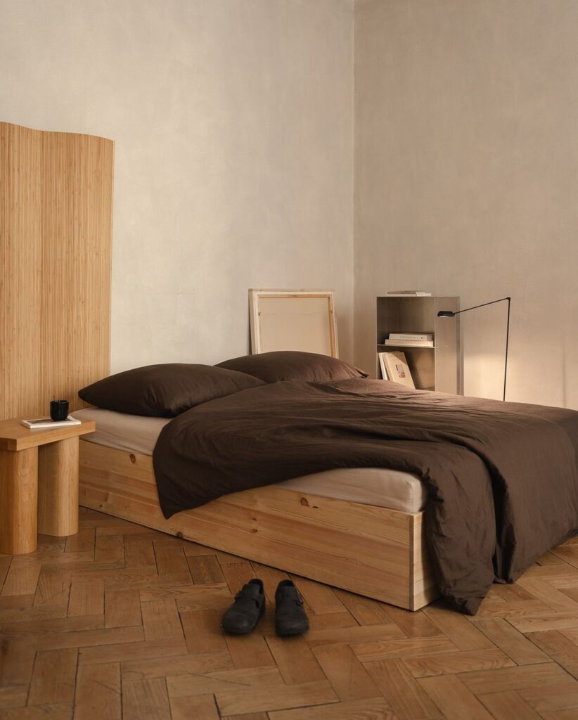 15+ Minimalist Bedroom Spaces That Are So Serene [2024]
