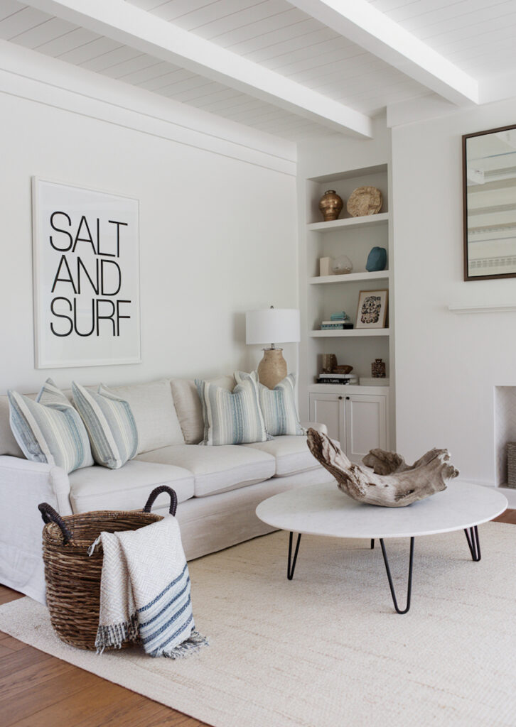 17+ Coastal Living Rooms With A Contemporary Feel